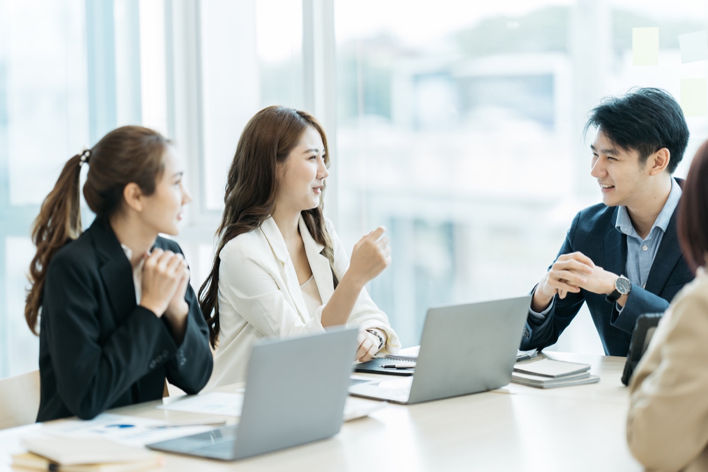 企業担当者との打ち合わせの様子